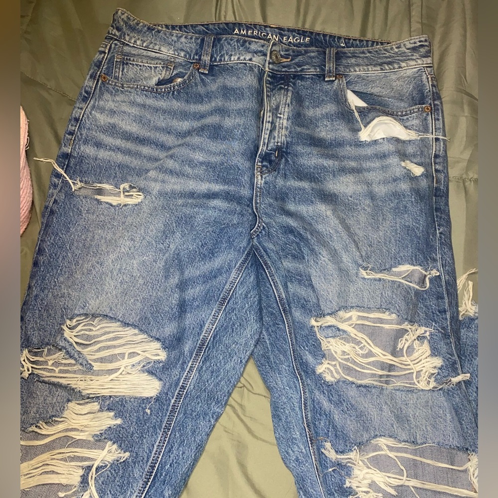 American Eagle, Mom Jean